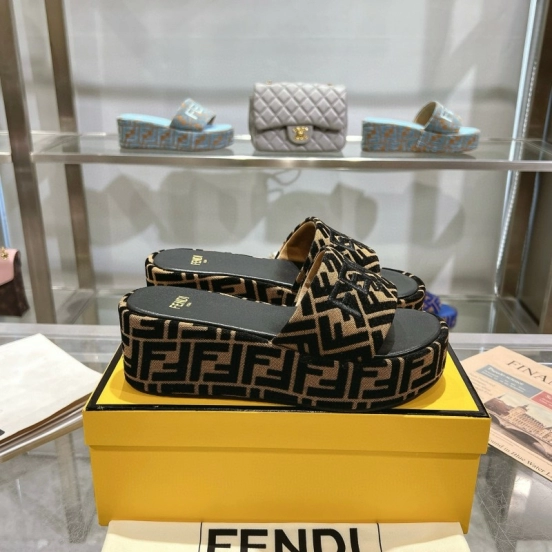2025 Fendi Black Beige Canvas Platform Slippers