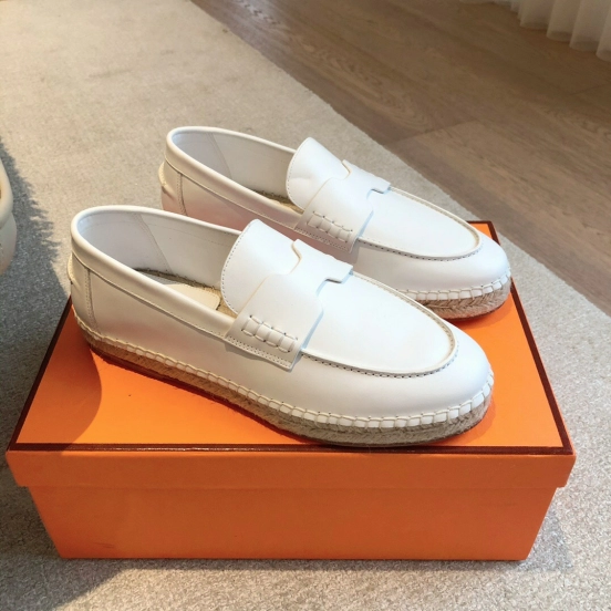 2025 Unisex Hermès White Calfskin Leather Loafers AS00380