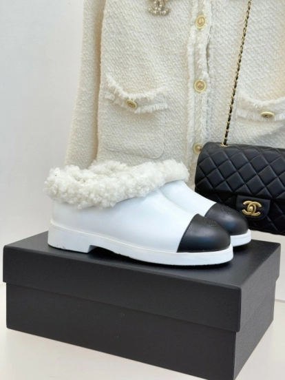 Chanel 25K Series Two-Tone CC Fur Snow Boots - KFY00270